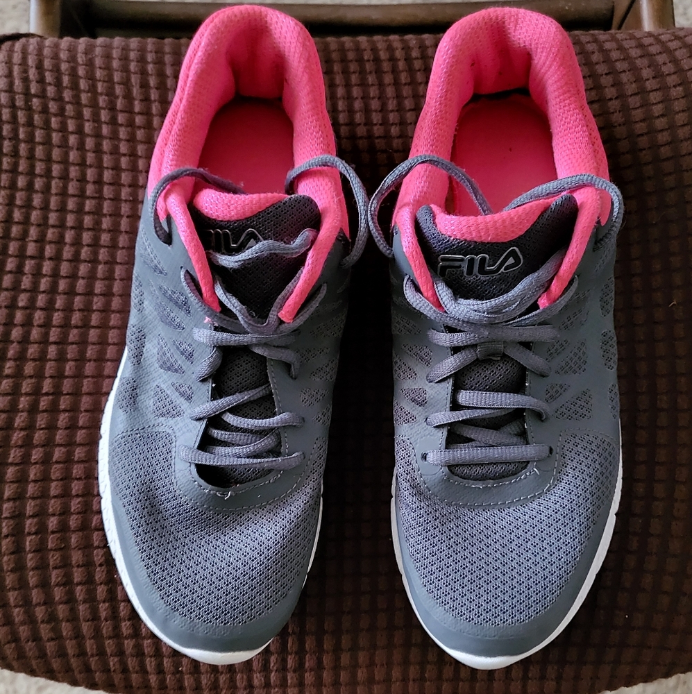 Women's size 10 Fila walkers